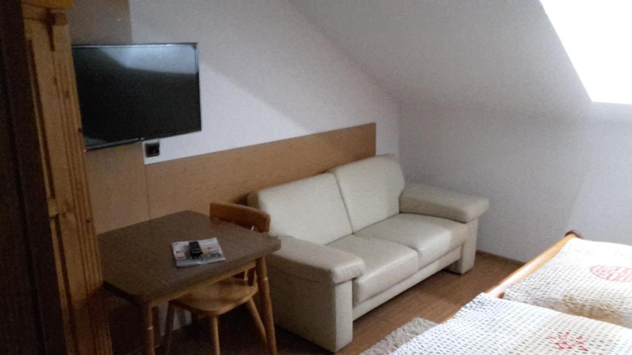 Altes Saengerheim Hotel Quierschied ภายนอก รูปภาพ